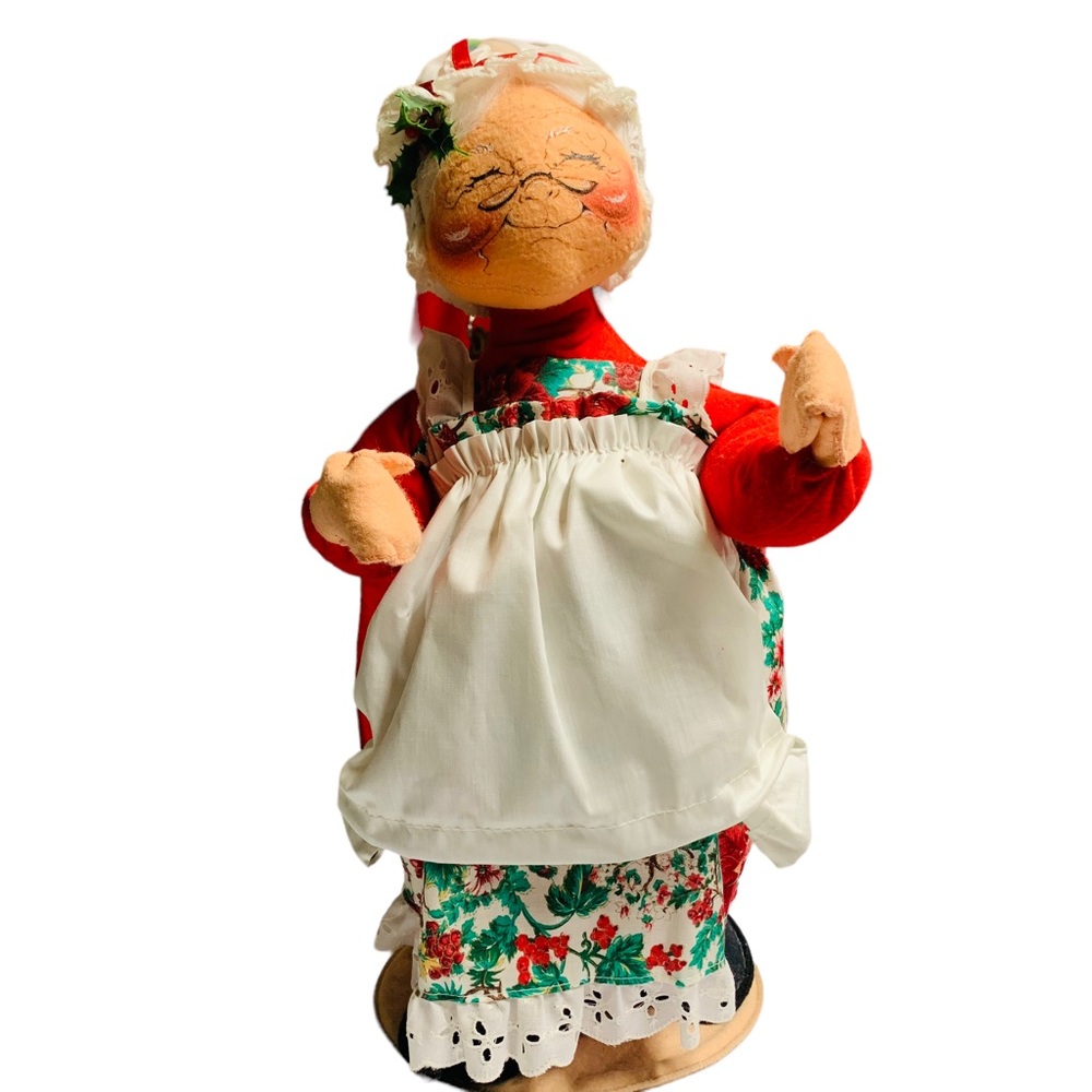 NWT 17” ANNALEE MRS CLAUS WITH APRON